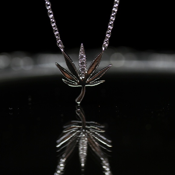 14kt White Gold Dipped Swarovski Cannabis Leaf - Picture 8 of 8